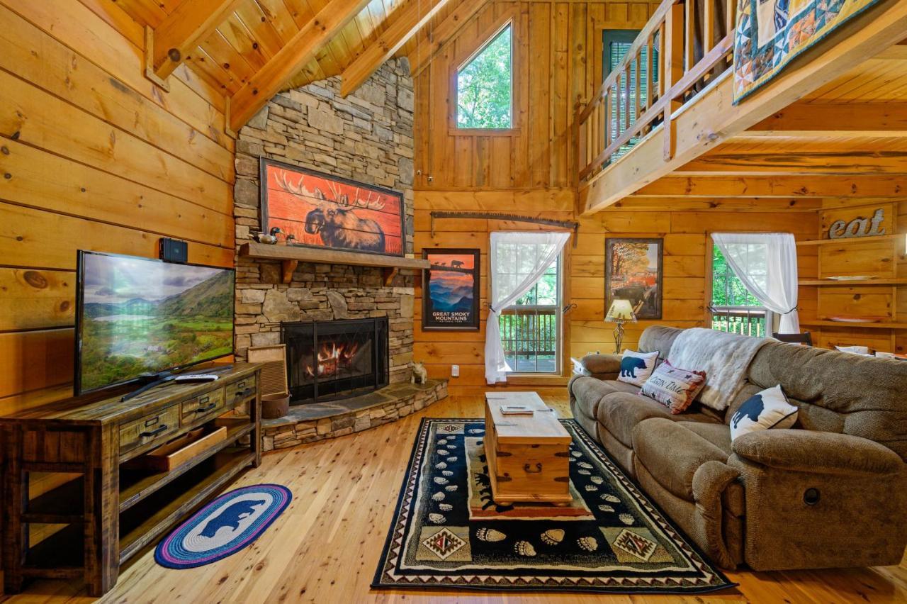 Gypsy Road - Privacy! Log Cabin With Hot Tub, Wifi, Directv And Arcade 塞维尔维尔 外观 照片