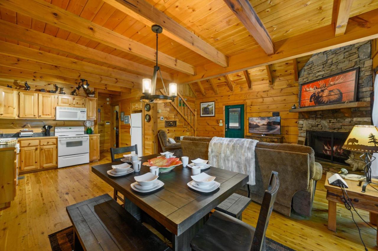 Gypsy Road - Privacy! Log Cabin With Hot Tub, Wifi, Directv And Arcade 塞维尔维尔 外观 照片