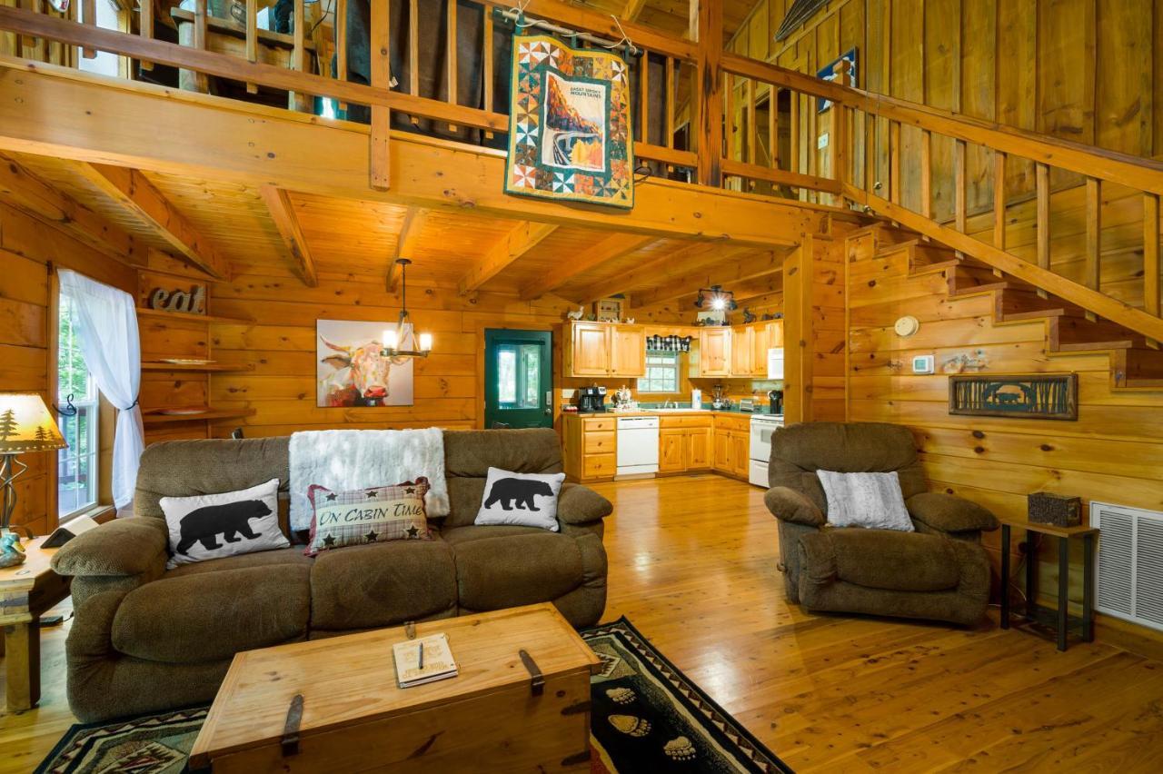 Gypsy Road - Privacy! Log Cabin With Hot Tub, Wifi, Directv And Arcade 塞维尔维尔 外观 照片