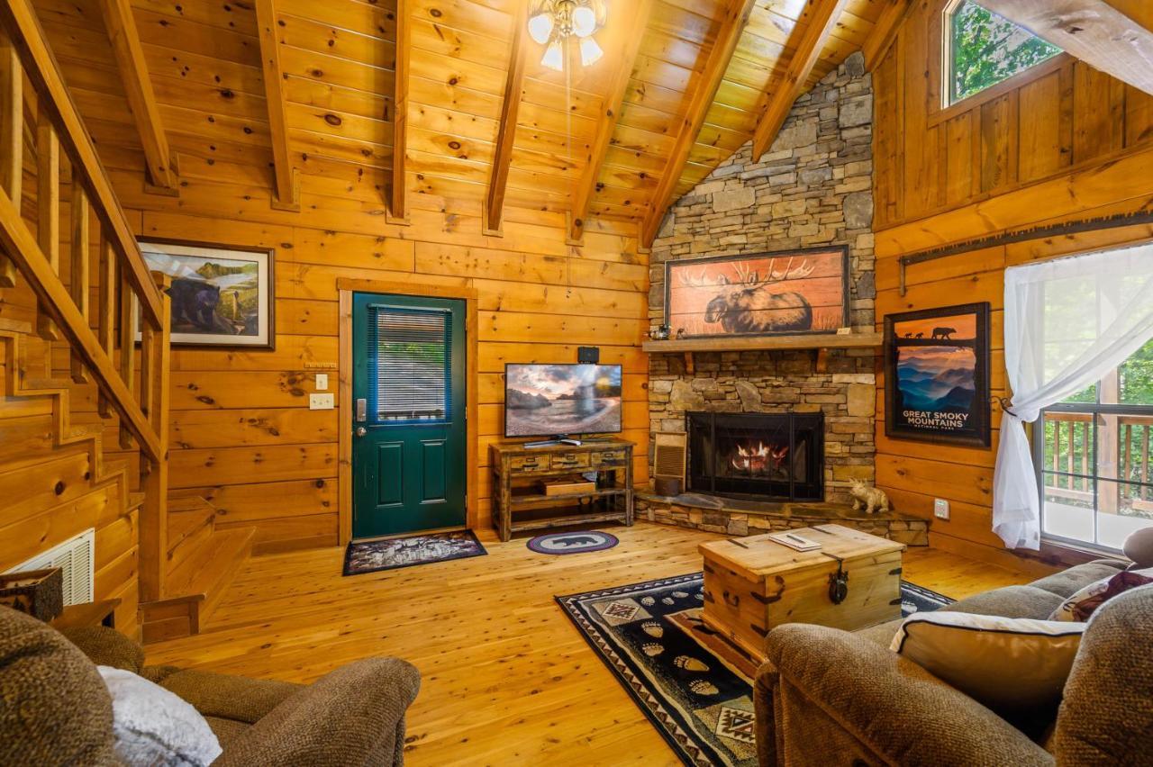 Gypsy Road - Privacy! Log Cabin With Hot Tub, Wifi, Directv And Arcade 塞维尔维尔 外观 照片