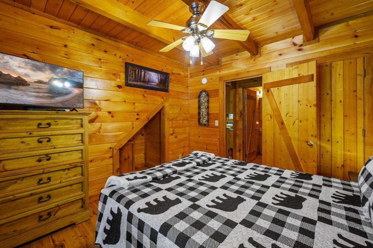 Gypsy Road - Privacy! Log Cabin With Hot Tub, Wifi, Directv And Arcade 塞维尔维尔 外观 照片