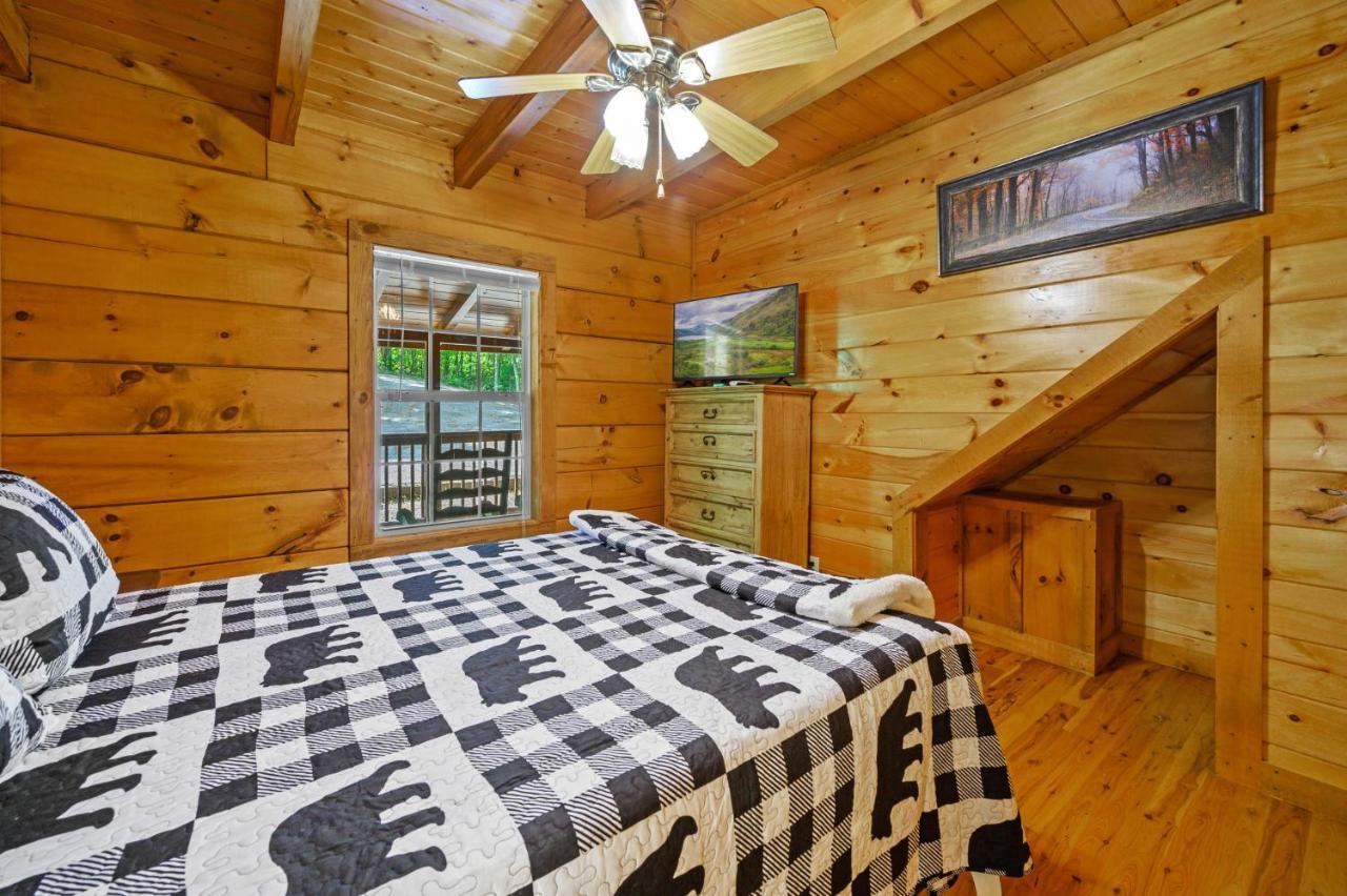 Gypsy Road - Privacy! Log Cabin With Hot Tub, Wifi, Directv And Arcade 塞维尔维尔 外观 照片