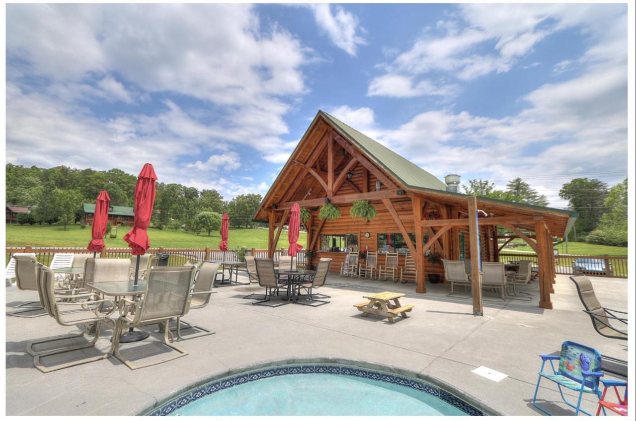 Gypsy Road - Privacy! Log Cabin With Hot Tub, Wifi, Directv And Arcade 塞维尔维尔 外观 照片